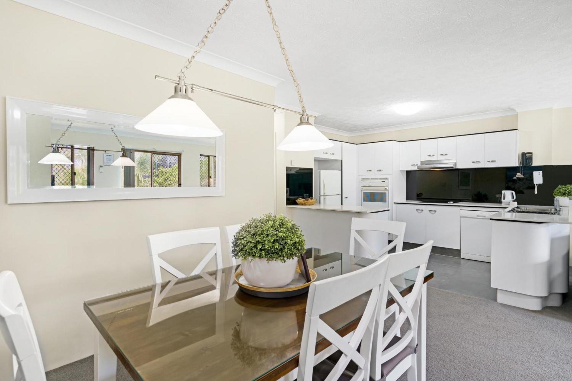 Oceanside Cove Aparthotel Гоулд Коуст Екстериор снимка