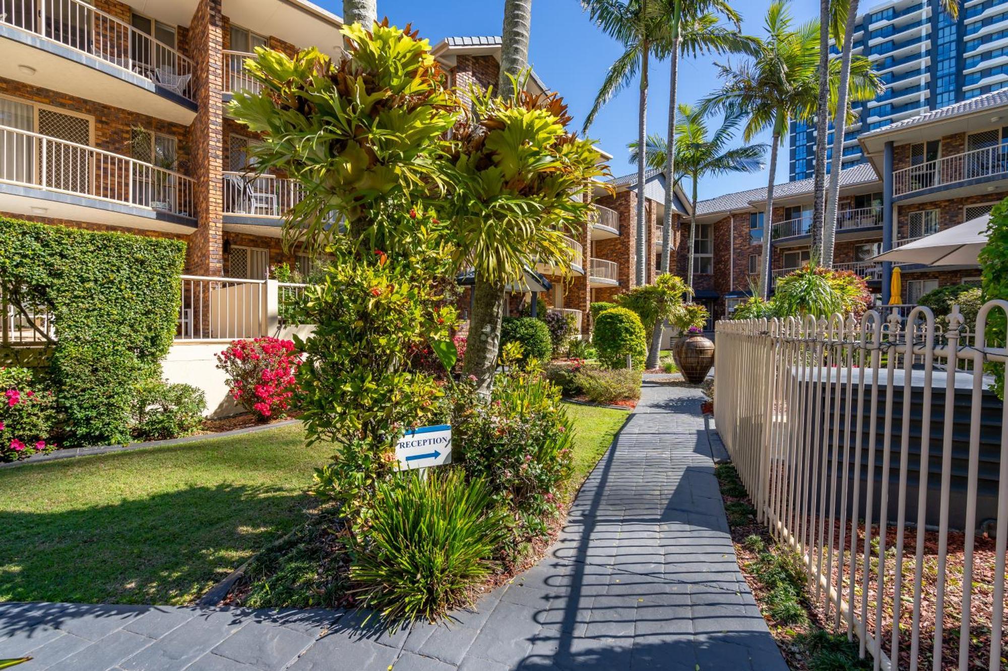 Oceanside Cove Aparthotel Гоулд Коуст Екстериор снимка